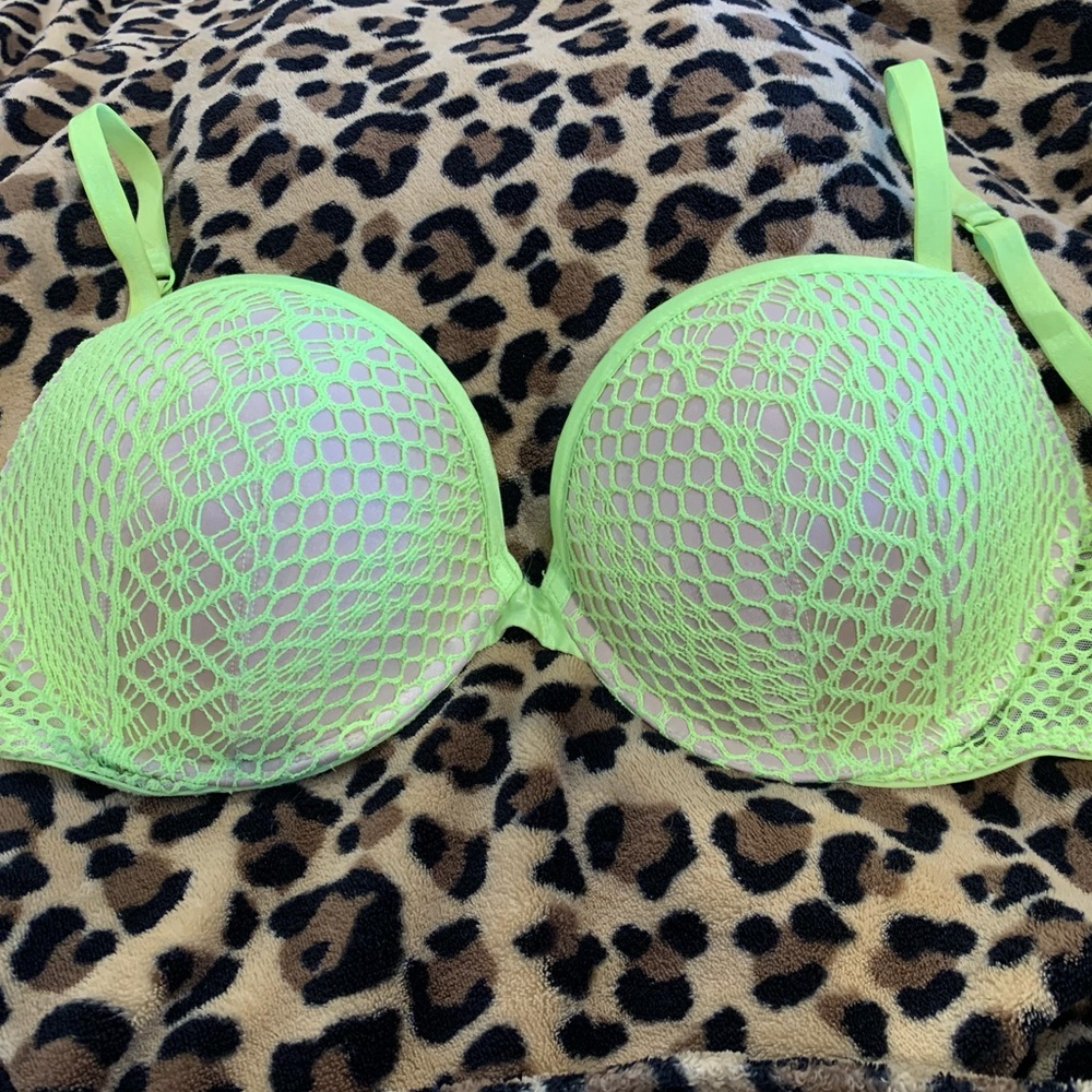 Victoria’s Secret Very Sexy push-up bra